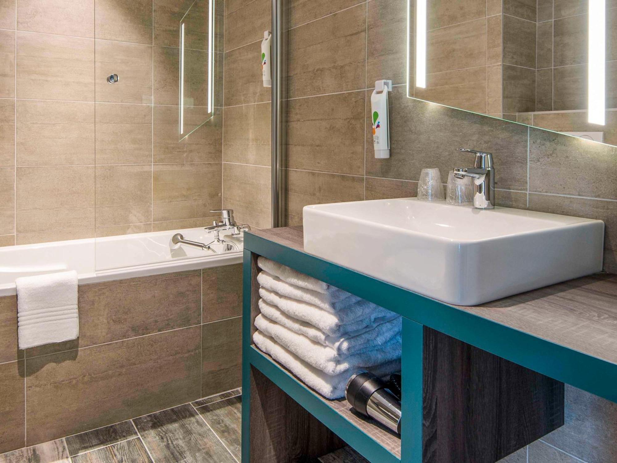 Ibis Styles Sallanches Pays Du Mont-Blanc Bagian luar foto